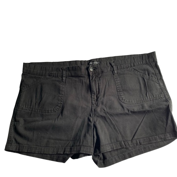 Jules & James Black Plus Size Shorts Ladies Size 14 - Picture 1 of 9